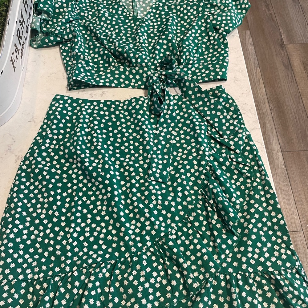 SHEIN Green and White Floral Set
